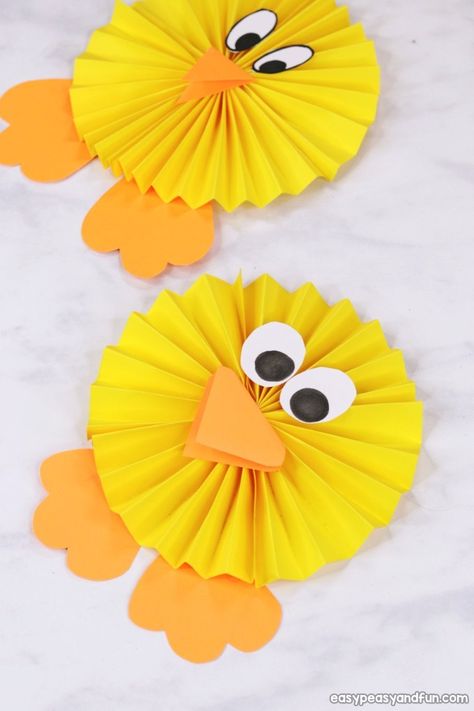 Påskeaktiviteter For Barn, Diy – Velikonoce, Easter Paper Crafts, Fun Easter Crafts, Chicken Crafts, Paper Rosettes, Craft Easy, Easy Easter Crafts, Aktivitas Montessori