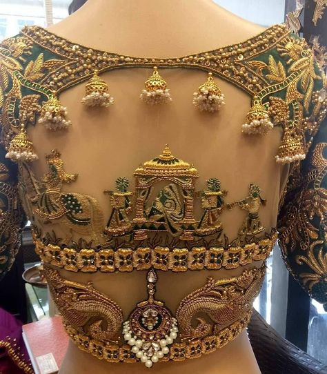 Guess the price of Isha Ambani's wedding blouse!  #Glamsham #bollywood #actors #actress #movie #moviestar #Films #likes #share #comment… Indian Blouse Designs, शादी की तस्वीरें, Saree Bollywood, Perhiasan India, Wedding Saree Blouse, Wedding Saree Blouse Designs, Lehenga Blouse Designs, Blouse Back Neck Designs, Wedding Blouse Designs