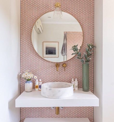 feminine bathroom design // pink accent wall // marble sink // brass hardware // floating vanity Design Interior Baie, Feminine Bathroom, Pink Accent Walls, Dekorere Bad, Decor Baie, Property Renovation, Bad Inspiration, Girls Bathroom, Pink Bathroom