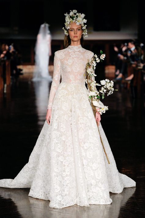 Reem Acra Spring 2019 Wedding Dress Collection Couture, Haute Couture, Valentino Rossi Wallpapers, Mock Neck Wedding Dress, Valentino Outfit, Valentino Wedding Dress, Reem Acra Wedding Dress, Valentino 2017, Neck Wedding Dress