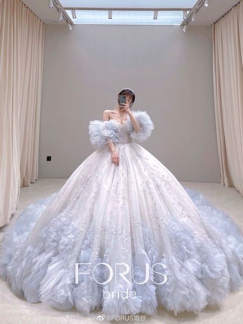 ball gown wedding dress aesthetic Ball Gowns Fantasy, Korean Wedding Dress, Ethereal Dress, Gowns Dresses Elegant, Wedding Dresses Princess Ballgown, Pretty Quinceanera Dresses, Sparkle Wedding Dress, Music On Spotify, 사진 촬영 포즈