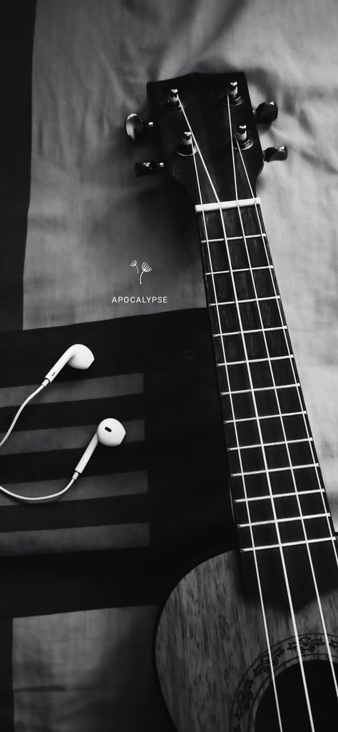 Ukulele guitar Ukelele Wallpapers, Guitar Pics Aesthetic, Ukele Aesthetic, Ukulele Aesthetic Wallpaper, Drawing Ideas Guitar, Guitar Wallpaper Aesthetic, Aesthetic Guitar Wallpaper, Ukulele Wallpaper, Ukulele Tumblr