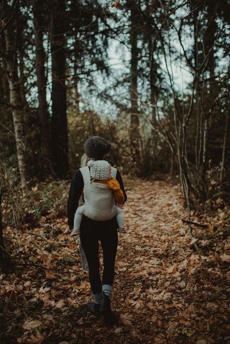 Hiking Essentials for Mom Vision Board New Mom, Travel Mom Aesthetic, Outdoor Mom Style, Cool Mom Vibes, Family Hike Aesthetic, Outdoorsy Mom Style, Vision Board Pictures Mom, Mom Vision Board Pictures, Outdoorsy Mom Aesthetic