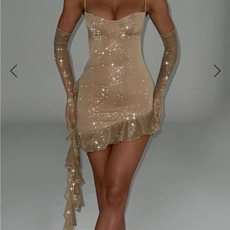 PLEASE HELP!!! I bought this dress from Babyboofashion and it was the wrong size Vegas Dresses Nightclub, Sparkly Hoco Dress, Birthday Dresses Ideas, Unique Hoco Dresses, Hollywood Glam Dress, Gold Homecoming Dress, Gold Sparkle Dresses, Starry Night Dress, December Outfits