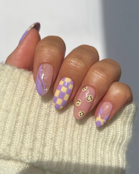 Nail Design Gold, Lilac Nails Design, Summer Nails Art, Checkered Nails, Nail Art Inspo, Pastel Nails Designs, Lilac Nails, Cute Simple Nails, Design Nail Art