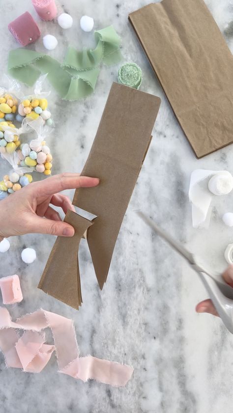 DIY Bunny Paper Bags - Domestically Blissful Easter Treats, Easter Basket Crafts, Diy Bunny, Diy Easter Gifts, Easter Treat Bags, Paper Bag Crafts, Spring Party, Craft Box, Easter Gifts