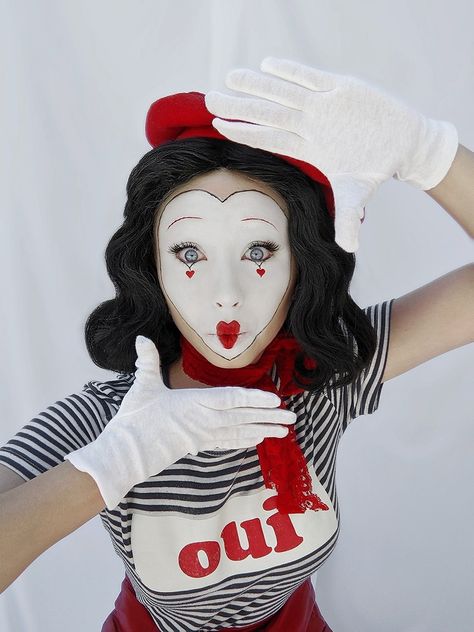 Kawaii, Mime Poses, Mime Outfit, Chic Halloween Costumes, Cute Mime Makeup, Clown Costume Diy, Las Vegas Costumes, French Mime, Chic Halloween Costume