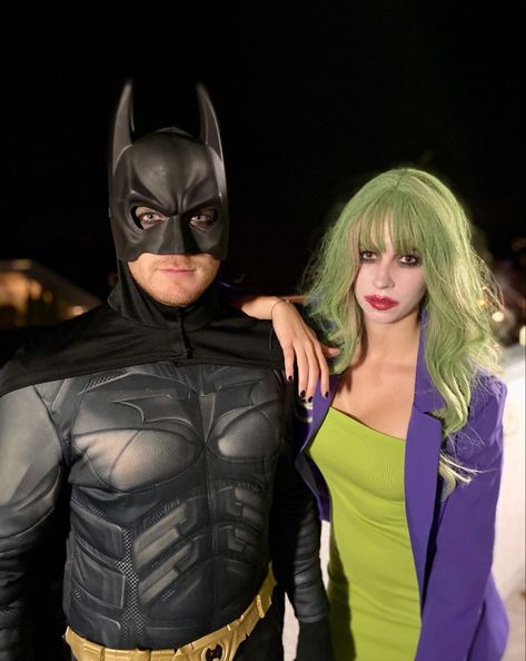 Costume Batman & Joker, Couple Costume, Halloween Joker Couple Costume, Super Hero Couples, Heroes And Villains Costumes, Joker Halloween Costume, Batman Halloween Costume, Joker Halloween, Matching Halloween Costumes, Couples Halloween Outfits, Joker Costume