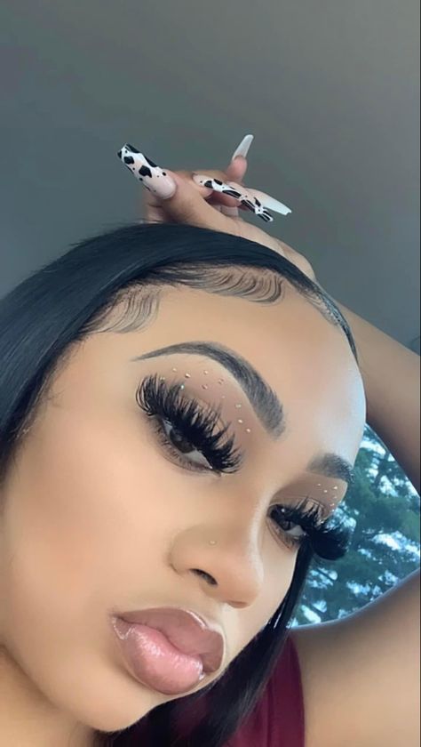 Neutral Makeup With Rhinestones, Baddie Lashes Aesthetic, Natural Makeup Looks With Rhinestones, Soft Glam Makeup Light Skin Black Women, Beats By Deb Makeup, Prom Rhinestone Makeup, Makeup With Diamonds Rhinestones, Eye Rhinestone Makeup, Rhinestone Prom Makeup
