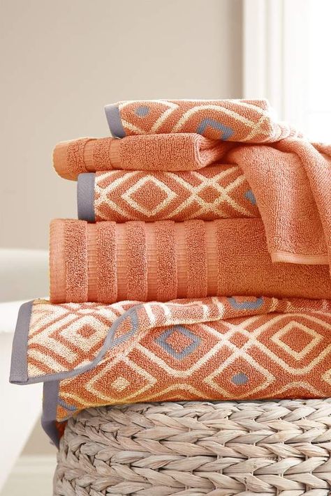 Amrapur Yard Dyed Towel 6-Piece Set - Oxford Coral #ad Bathroom Towels Colors, Terracotta Interior Design, Coral Bathroom, Cottage Bath, Grey Bath Towels, Best Bath Towels, Striped Bath Towels, Egyptian Cotton Towels, Bath Towels Luxury