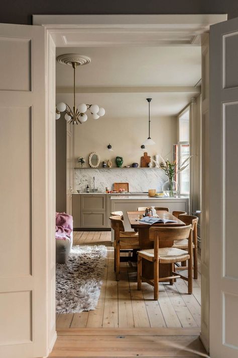 Scandinavian Green Kitchen, Beige Living Room Walls, Greige Kitchen Cabinets, Dark Gray Bedroom, Greige Kitchen, Cozy Scandinavian, Scandinavian Kitchens, Beautiful Bedroom Designs, Scandinavian Apartment
