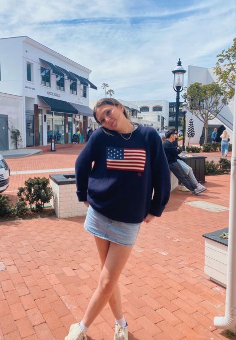 American flag sweater America Sweater Aesthetic, Polo American Flag Sweater Outfit, Usa Sweatshirt Outfit, Usa Flag Sweater Outfit, American Flag Jumper, Tommy Hilfiger Outfits Sweaters, Brandy Melville American Flag Sweater, Usa Sweater Outfit, Navy Knit Sweater Outfit