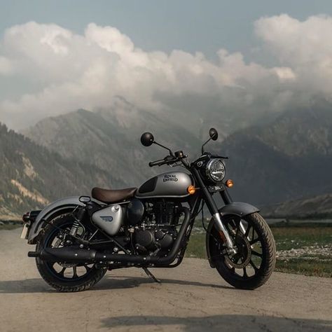 2023 Royal Enfield Classic 350 [Specs, Features, Photos] Royal Enfield Blue, Royal Enfield Classic 350, Classic 350 Royal Enfield, Royal Enfield Classic, Classic 350, Royal Enfield Modified, Enfield Bike, Norton Motorcycle, Enfield Himalayan
