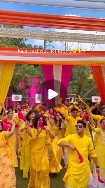 Dress For Haldi Function, Haldi Photography Ideas, Haldi Look For Bride, Haldi Dress For Bride, Haldi Function Decoration, Haldi Function Dress, Haldi Dress Ideas, Haldi Decoration Ideas, Haldi Dress