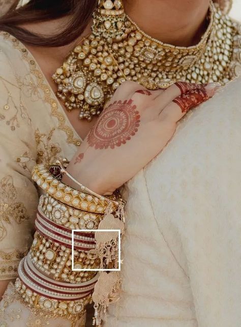 Alia Wedding Pics, Alia Bhatt Wedding Pics, Alia Bhatt Wedding Saree, Alia Ranbir Wedding, Alia Bhatt Wedding Looks, Alia Bhatt Wedding, Egyptian Inspired Jewelry, Ring For Couples, Big Diamond Rings