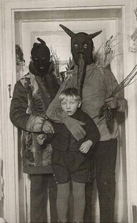 This kid looks terrified like he just got abducted by a Satanic cult lol 35 Creepy Cool Vintage Halloween Costumes ~ Vintage Bizarre, Creepy Old Photos, Images Terrifiantes, Halloween Fotos, Vintage Halloween Photos, Rabbit Costume, Creepy Vintage, Big Bunny, Creepy Photos