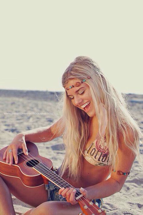 but theres a bleach blonde girl with the records on and a smile on her face like she knows whats up Hippy Life, Photos Bff, Estilo Hippy, Mode Hippie, Boho Life, Estilo Hippie, Hippie Life, Look Boho, Make Love