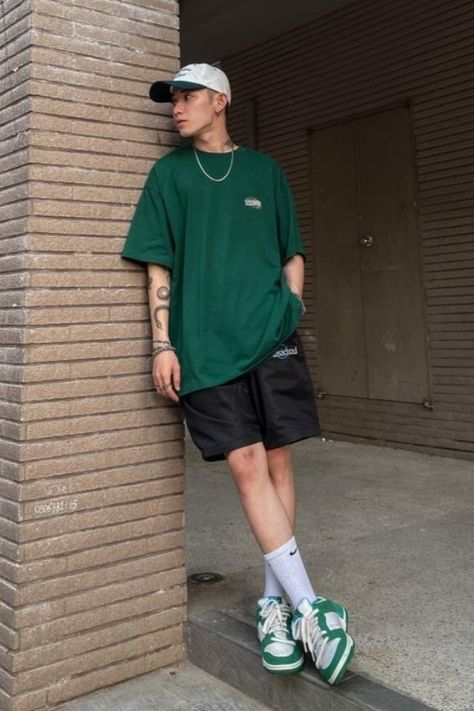 Men’s Graphic Tee Fashion, Athletic Male Aesthetic, Streetwear Fashion Inspo Outfits Men, Men Basketball Outfit, Mens Basic Outfits Casual, Mens Streetwear Summer Outfits, Boys Outfits Aesthetic Summer, Boys Streetwear Aesthetic, Men Ootd Street Style