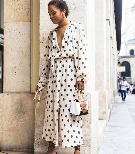 Interview Outfits, Dot Dress Outfit, Polka Dot Dress Outfit, French Outfits, Parisian Outfits, Beige Outfit, Interview Outfit, Modieuze Outfits, French Women