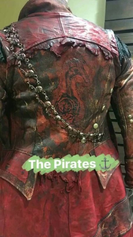 Thomas Doherty Descendants, Dylan Playfair, Dianne Doan, Dove And Thomas, Descendants Characters, Disney Descendants Movie, Descendants Costumes, Purim Costumes, Harry Hook
