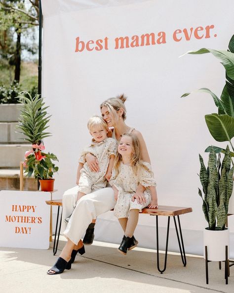 Mother’s Day Photobooth Backdrop, Photo Booth Mother’s Day, Mother’s Day Photo Backdrop Easy, Mother’s Day Picture Backdrops, Mother’s Day Photo Backdrop Simple, Photo Booth Ideas For Mother's Day, Mom Photo Backdrop, Mothers Day Props Photo Booths, Mother’s Day Photo Op Ideas