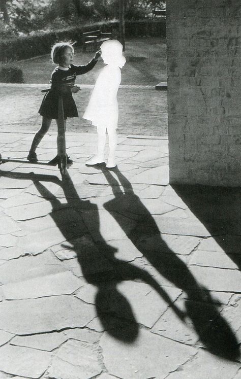 lylaandblu: Hans-Peter Feldmann Untitled (Two... Ansel Adams, Shadow Shadow, Ombres Portées, Collage Kunst, Haruki Murakami, Imaginary Friend, Foto Vintage, Two Girls, Foto Inspiration