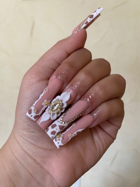 Nails Of Instagram, Cow Print Bling Nails, Pink Cow Acrylic Nails, Cowgirl Print Nails, Long Western Nails, Cowgirl Acrylic Nails, Charro Nails Designs, Nails Vaqueras, Vaquita Nails