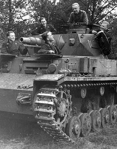 Mg 34, Panzer Iii, Panther Tank, Germany Ww2, Panzer Iv, German Soldiers Ww2, German Uniforms, Military Armor, Ww2 Tanks