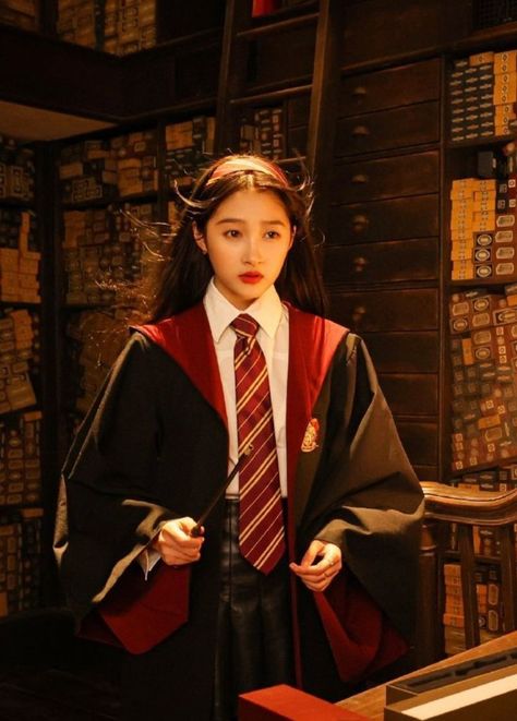 Harry Potter School Uniform, Harry Potter Uniform, Gryffindor Uniform, Harry Potter Rpg, Hogwarts Uniform, Harry Potter School, Couples Cosplay, Couple Cosplay, Hogwarts Outfits