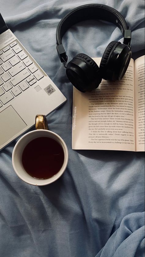 #tea #headphones #booklover #books #bookworm #laptop #blue Headphones Book Aesthetic, Books And Earphones, Tea Book, Art App, Computer Books, Library Aesthetic, Foto Ideas, Snapchat Streak, Latest Bridal Mehndi Designs