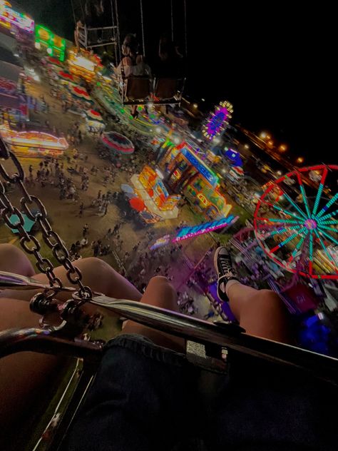 Fun House Carnival Aesthetic, Carnival Fair Aesthetic, Small Town Festival Aesthetic, Summer Aesthetic Carnival, Town Fair Aesthetic, Carnival Summer Aesthetic, Theme Park At Night, Night Carnival Aesthetic, Carnival At Night Aesthetic