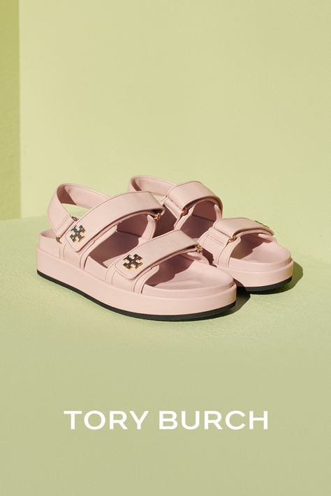 Explore Spring 2024 shoes. The ultra-comfortable Kira Sport Sandal is new in shell pink. Dreamy Accessories, Summer Sandles, Designer Sandals Flat, Woman Wardrobe, 2024 Shoes, 2024 Fits, Flat Platform Sandals, Feminine Shoes, Shell Pink