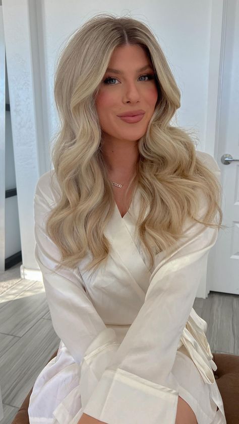 Hair Curled Wedding Bridesmaid, Big Hair Down Wedding, Big Curls Wedding Hair With Veil, Bridal Hair Down Big Curls, Blond Bride Hairstyles, Bridal Glamour Waves, Teased Curled Hair Wedding, Formal Hairstyles Down Curly, Glam Waves Medium Hair