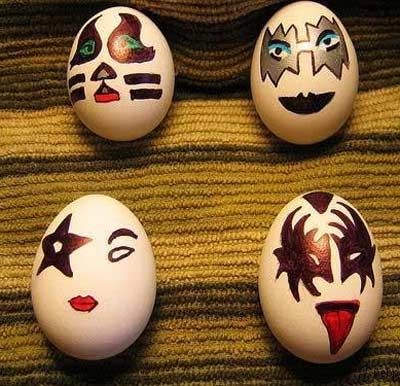 Get a little creative with a Sharpie and have some fun with faces when you decorate your Easter eggs. Easter Egg Pictures, Easter Quotes Funny, Cool Easter Eggs, Funny Easter Eggs, Animation Photo, Egg Pictures, Funny Eggs, Easter Egg Designs, Easter Humor