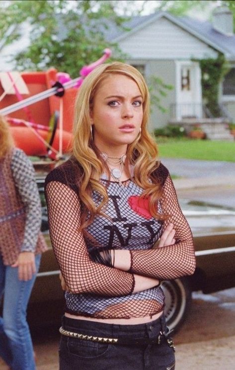 Bariloche, Lola Cep Outfits, 90s Fashion Women Grunge, 2000 Iconic Outfits, Lindsay Lohan 2000s Outfits, Lindsay Lohan Costume, Early 2000s Costumes, 2000s Movie Outfits, 90s Movie Outfits