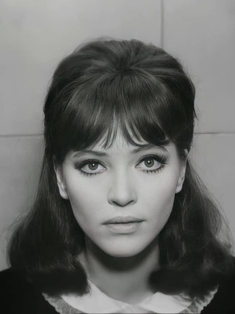 French Girl Makeup, French Makeup, 60s Girl, French Girl Aesthetic, 60s Hair, French New Wave, Anna Karina, French Girls, Iconic Women