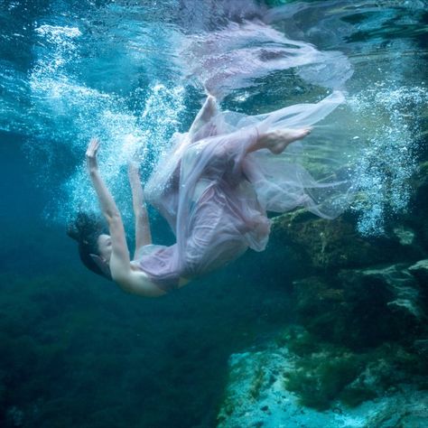 Underwater Photos, Underwater Photography Mermaid, Girl Underwater, Environmental Photography, Underwater Photoshoot, Movement Photography, Underwater Portrait, Water Movement, Ballet Poses