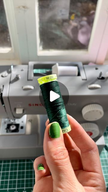 Jessica Shaw on Instagram: "How to thread your sewing machine 🙂🪡 video 6 of my beginner sewing series! A lot of the times when your machine threads are nesting or not sewing properly, it’s because the machine isn’t threaded correctly. Whenever this happens, I’ll re-thread my machine before adjusting anything else, and usually it’s fixed! 🪡😅 Machine used: Singer Heavy Duty 4432 Get 10% off @singernorthamerica with my code JESSICASHAW #singerambassador #sewing #sewinglove #sewingmachine #sewistsofinstagram #sewistofinstagram #sewist #beginnersewing" Sewing Machine Video, Pillow Hacks, How To Thread, Paper Craft Techniques, Sewing Machine Needle, Sewing Easy Diy, Machine Video, Beginner Sewing, Vogue Sewing