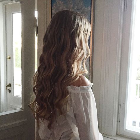 Small Loose Curls, Loose Messy Curls, Loose Ringlet Curls, Curled Formal Hair, Wavy Curled Hair, Loose Curled Hair, Layers In Hair, Brown Curled Hair, Prom Curls