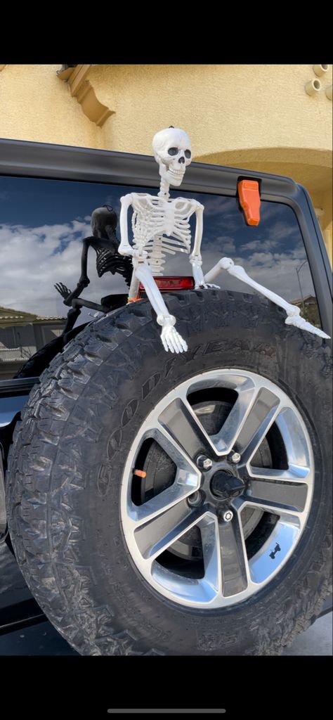 decorated jeep wrangler for halloween time Halloween Decorated Jeep Wrangler, Halloween Ideas For Jeep Wrangler, Jeep Tire Halloween Decorations, Fall Jeep Decorations, Halloween Jeep Decor, Jeep Skeleton Ideas, Jeeps Decorated For Halloween, Decorate Jeep For Halloween, Jeep Wrangler Decor