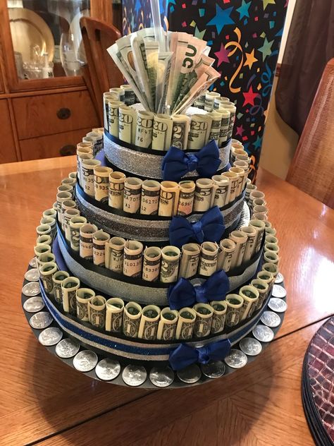 Money Cakes Ideas Dollar Bills, Money Cake For Men, Money Cake Ideas Dollar Bills Birthdays, Money Cakes Birthday, Money Birthday Cake For Men, Money Themed Birthday Party, Money Cake Design, Money Cake Ideas For Men, Money Cake Ideas Dollar Bills