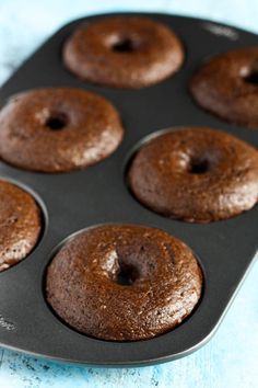 Baked Chocolate Donuts - I added mini chocolate chips & used 1/4 C sucanat, next time I won't any sugar & will use oil instead of melted butter.  I used almond milk instead of buttermilk also.  Bake at 350 This makes 6 donuts, don't know how it serves 8. Chocolate Donut Frosting, Cake Donuts Baked, Chocolate Donuts Baked, Chocolate Donuts Recipe, Base Cake, Doughnut Recipe Easy, Cake Donuts Recipe, Chocolate Cake Donuts, Easy Donut Recipe