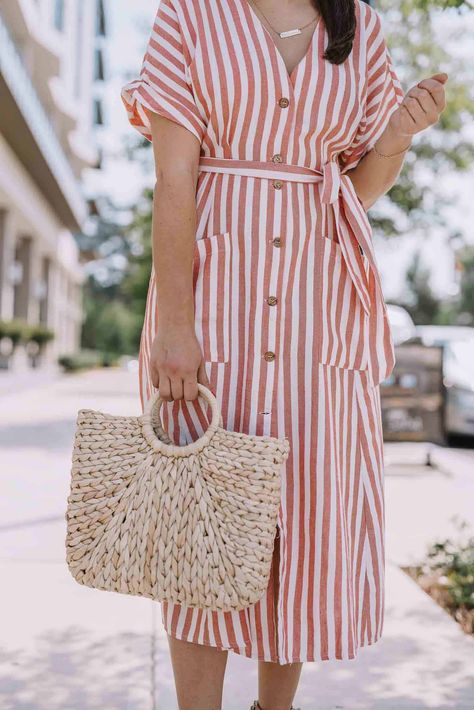 Summer Outfits 40's For Women, New Dress Ideas, Simple Casual Dresses, Stripe Dress Outfit, Summer Casual Dresses, Summer Fashion Dresses Casual, Striped Summer Dress, Summer Clothes For Women, Striped Casual Dresses