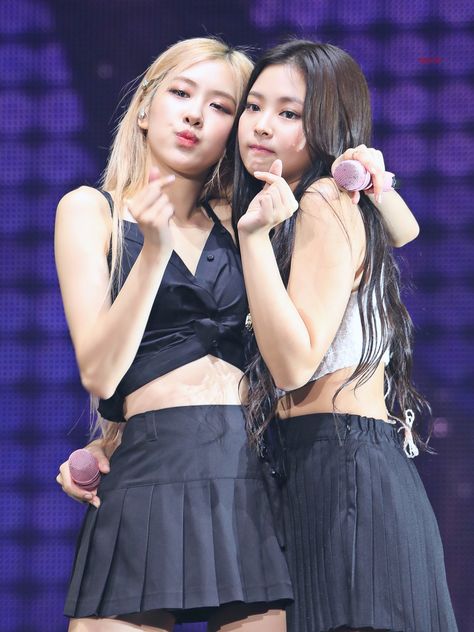 ROSÉ JENNIE — BLACKPINK PRIVATE STAGE #Rose #RosePark #ParkChaeyoung #Jennie #KimJennie #Chaennie #Blackpink Jennie Pics, Blackpink Icons, Rosé Bp, Rosé And Jennie, Mode Kpop, Jairzinho, Jennie And Rosé, Rosé Blackpink, Blackpink Photos