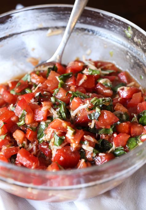 This is the best bruschetta recipe! Serve up this delicious Italian-inspired appetizer to kick off your summer dinners and parties. Bruschetta Recipe With Parmesan, Bruschettini Recipes, Essen, Tomato Brushetta Appetizers, Recipes For Bruschetta, Pesto Bruschetta Recipe, Bracetta Recipe, Italian Brushetta Appetizers, Bruschetta Appetizers Appetizer Ideas