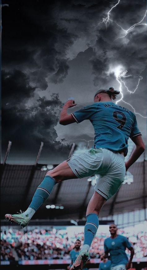 Best Soccer Shoes, Manchester City Wallpaper, Bicycle Kick, Real Madrid Wallpapers, Manchester City Football Club, Madrid Wallpaper, Football Icon, Soccer Pictures, كريستيانو رونالدو