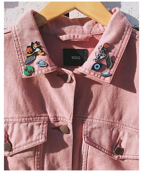 Instagram #pins #on #denim #jacket #pinsondenimjacket Pins Jean Jacket, Denim Jacket Patches Inspiration, Jackets With Pins, Denim Jacket With Pins, Pink Denim Jacket Outfit, Jean Jacket Pins, Denim Jacket Pins, Jacket With Pins, Pins On Denim Jacket