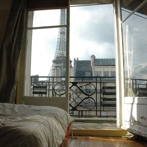 The perfect morning view Paris Hotel Paris, Parisian Apartment, Living In Paris, Hotel Boutique, Paris Apartments, Tour Eiffel, Rental Apartments, Oh The Places Youll Go, Belle Photo