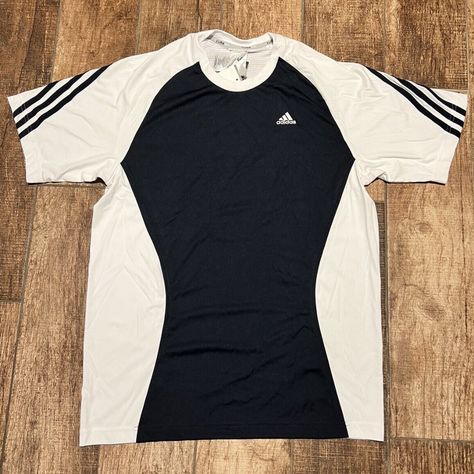 Adidas Climacool Tennis Crew Neck Shirt Sizes Available: Small, Medium, Large And Xl Color: Navy White Condition: New With Tags Measurements Small Pit To Pit: 21 In Length: 27.5 In Medium Pit To Pit: 22 In Length: 29 In Large Pit To Pit: 23.5 In Length: 31 In Extra Large Pit To Pit: 24.5in Length: 31 In Handball, Sports Apparel Design, Ig Poses, Mens Athletic Wear, Adidas Climacool, Street Fashion Men Streetwear, Guys Clothing Styles, Men Stylish Dress, Tennis Shirts