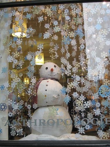 Winter Window Display, Christmas Shop Window, Anthropologie Christmas, Holiday Window Display, Decoration Vitrine, Christmas Windows, Store Window Display, Christmas Window Display, Snowman Christmas Decorations